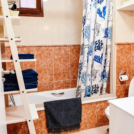 Peaceful 2 Bedroom Διαμέρισμα